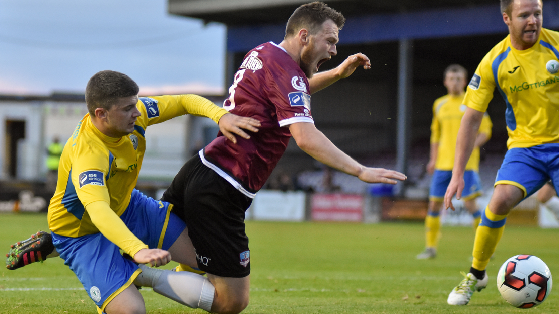 19/5/2017 Galway United v Finn Harps. Danny Morrisey (Finn Harps), David Cawley (Galway United). Photo: Sean Ryan | sportsphoto.ie