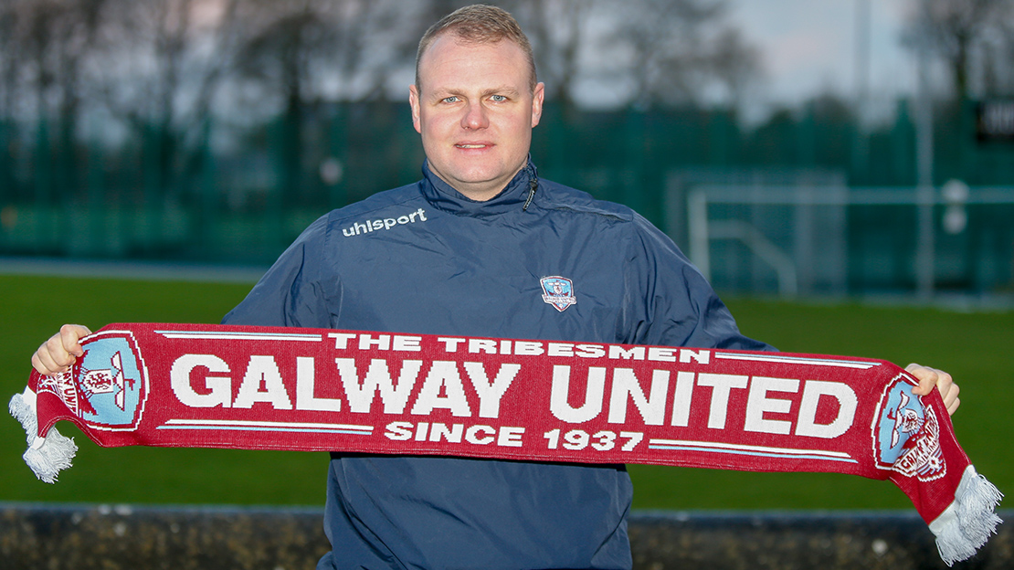 Robbie Williams signs for Galway United
